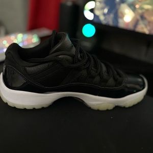 Jordan 11 low 72-10 size 9